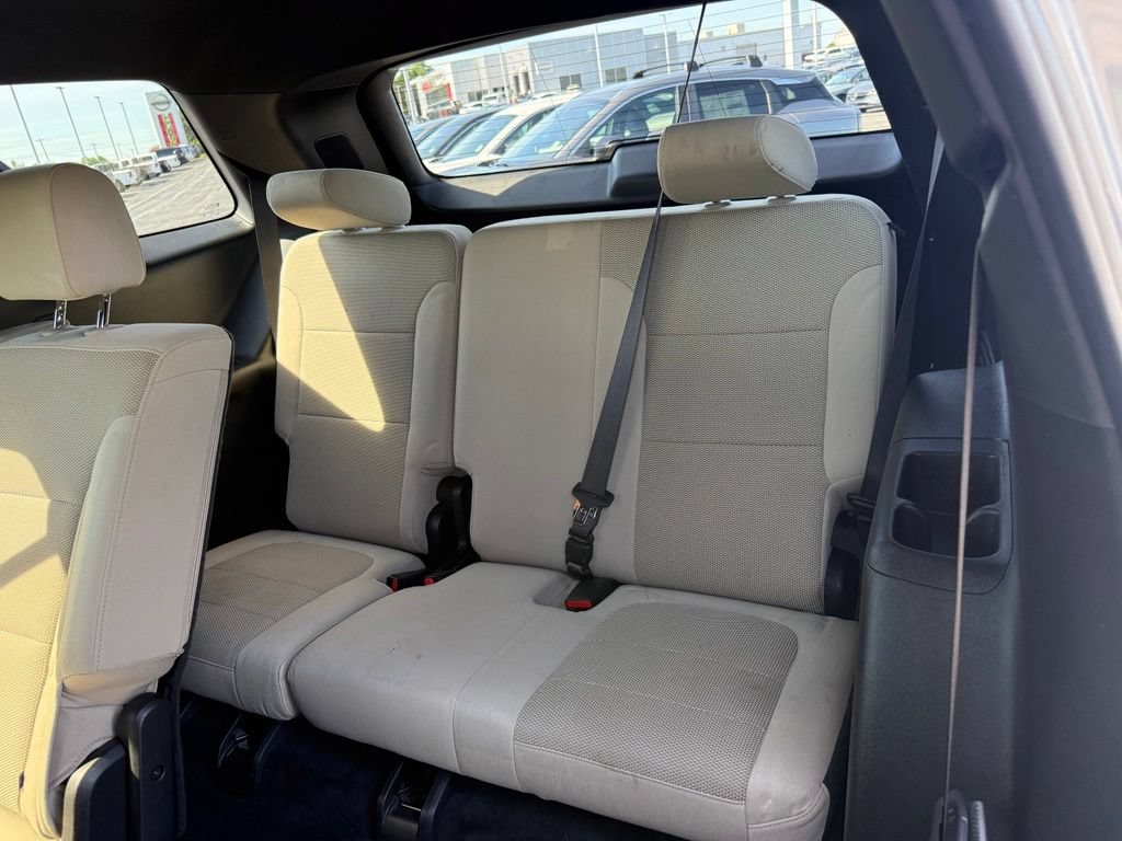 Used 2023 Chevrolet Traverse LS FWD image 11