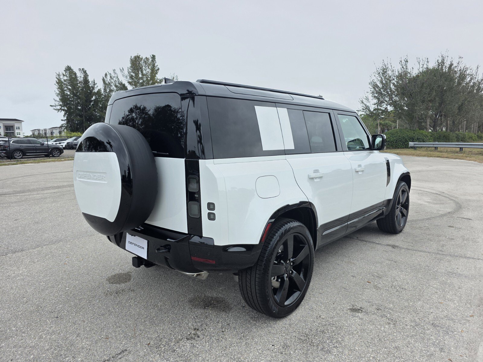 New 2026 Land Rover Defender 110 X-Dynamic SE image 20