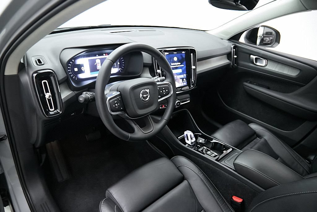 Certified 2024 Volvo XC40 B5 Plus w/ Protection Package Premier AWD/4WD image 12