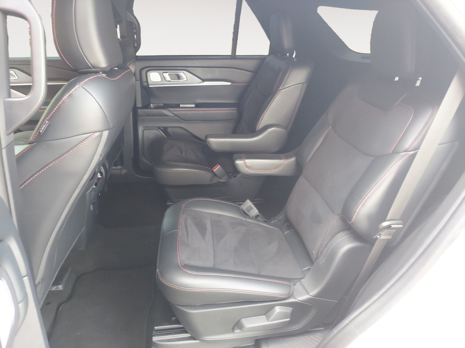 Used 2025 Ford Explorer ST AWD/4WD image 24