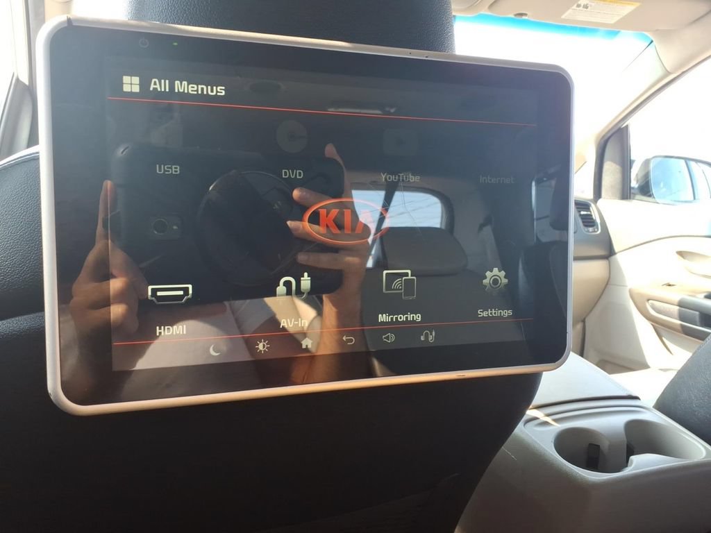 Used 2021 Kia Sedona EX FWD image 15
