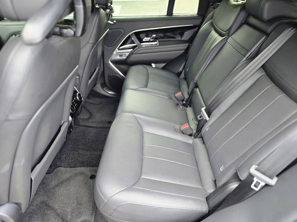 Used 2024 Land Rover Range Rover SE image 12