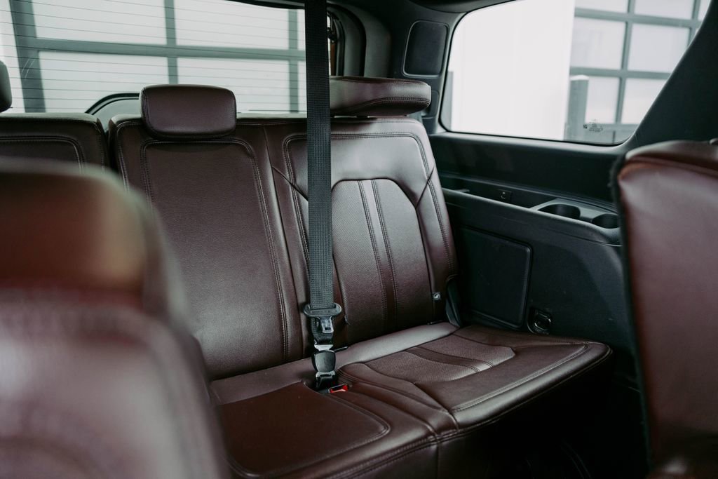Used 2023 Ford Expedition Limited image 14