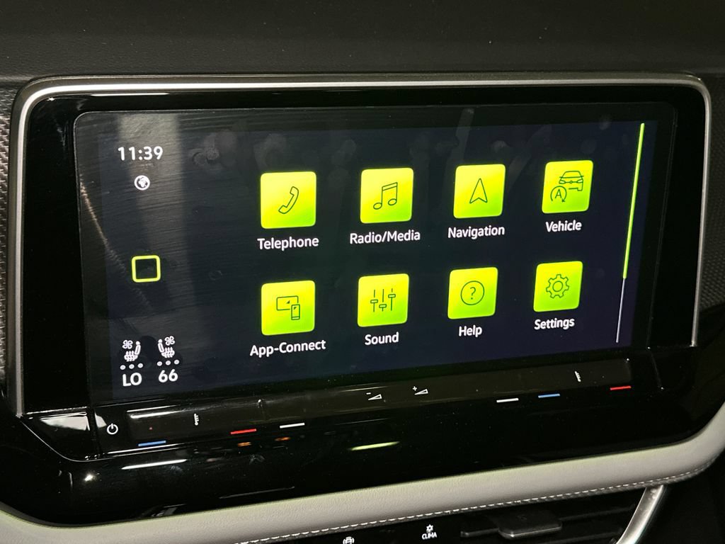 Used 2024 Volkswagen Atlas Cross Sport SEL R-Line AWD/4WD image 25