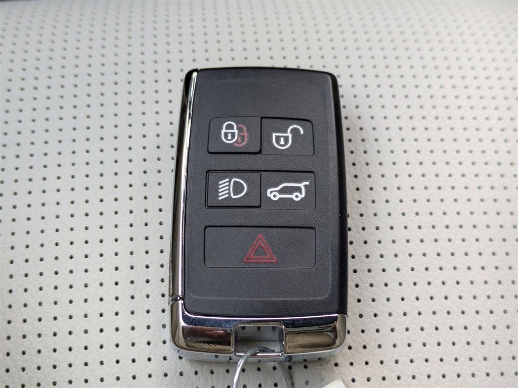 New 2025 Land Rover Discovery Sport Dynamic SE image 34