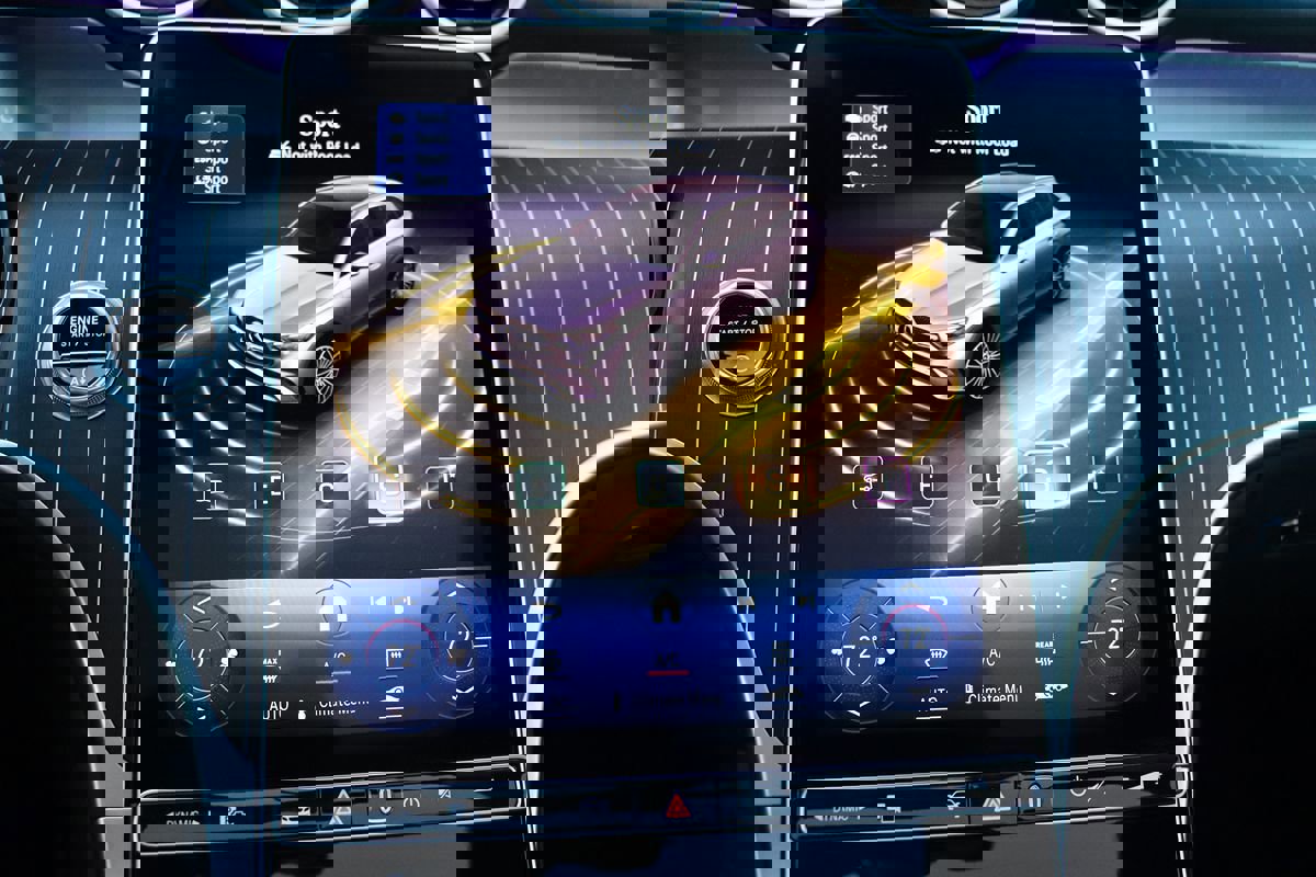 Used 2024 Mercedes-Benz GLC 300 4MATIC w/ AMG Line image 26