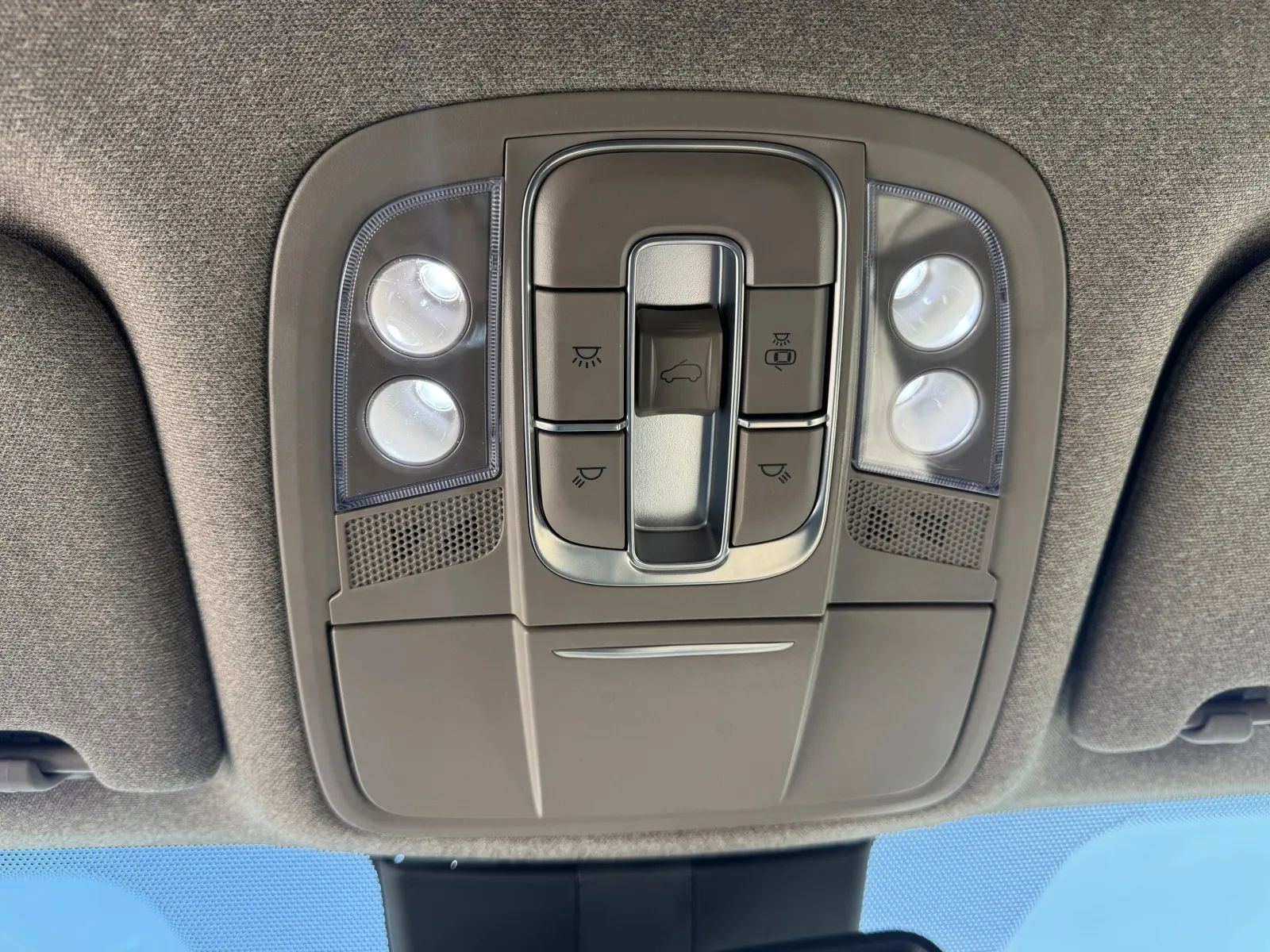 Used 2019 Hyundai Santa Fe AWD image 28