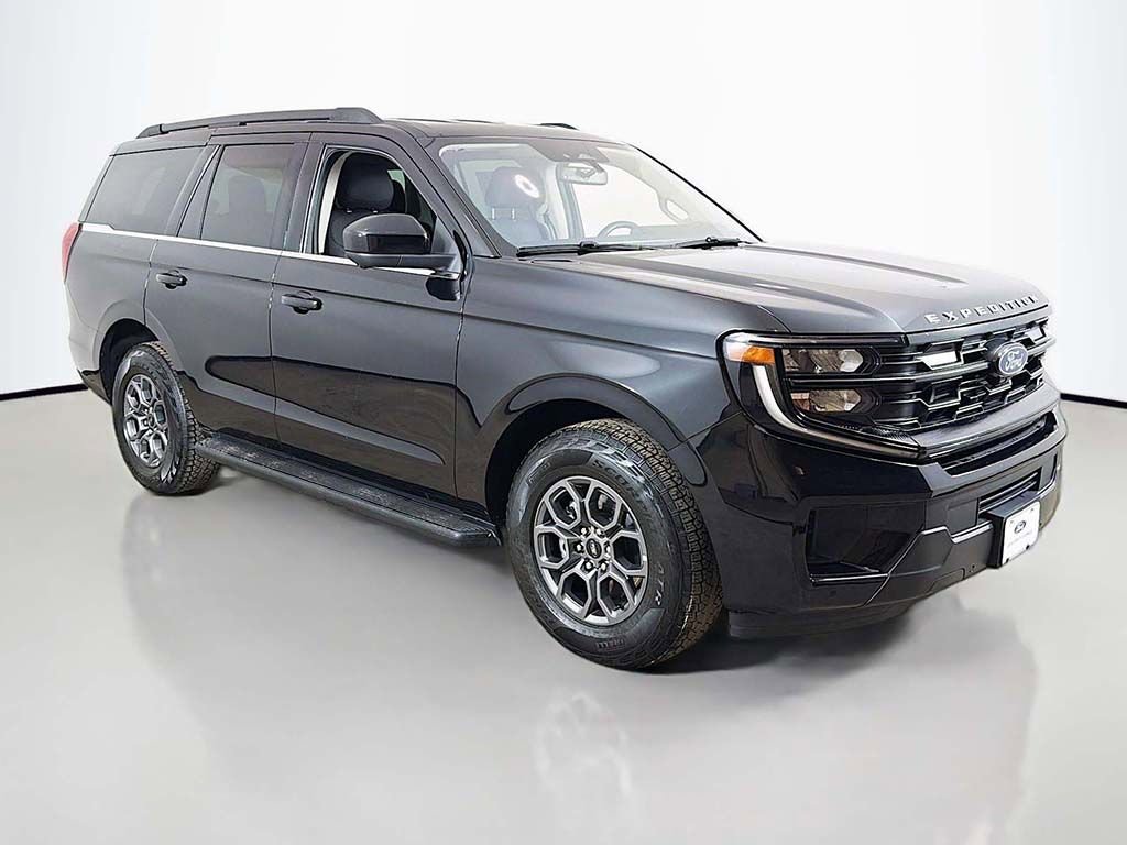 Used 2025 Ford Expedition Active image 2