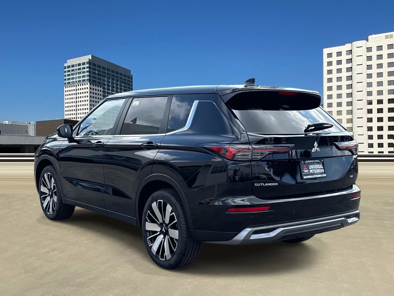 New 2025 Mitsubishi Outlander SE image 4