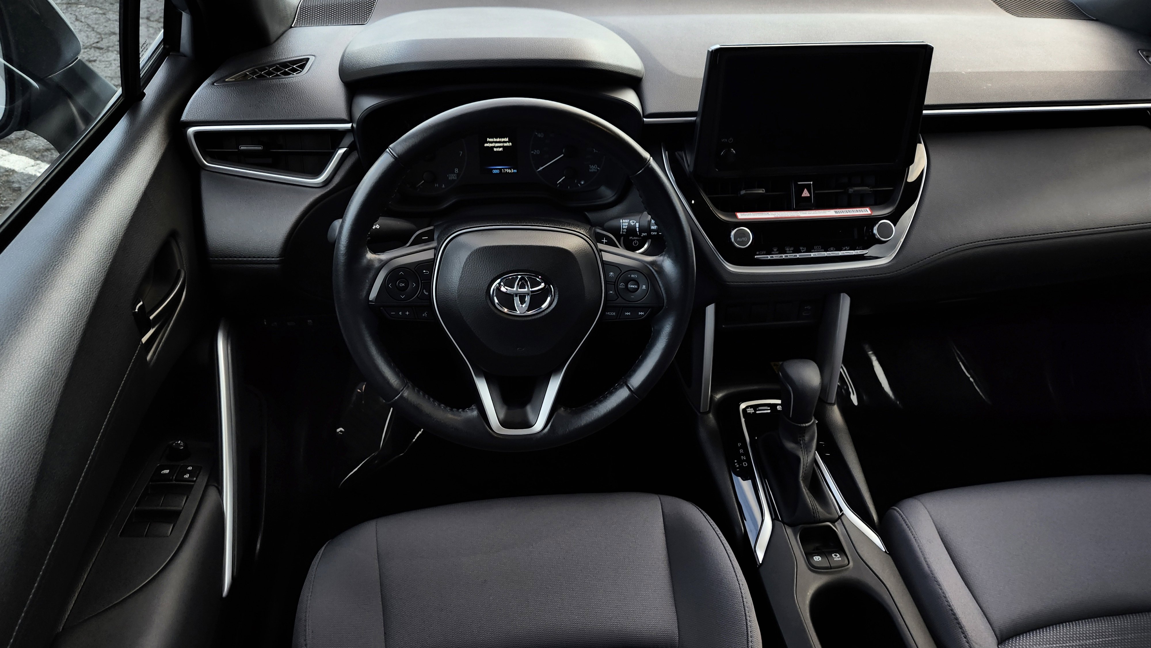 Used 2023 Toyota Corolla Cross SE image 19