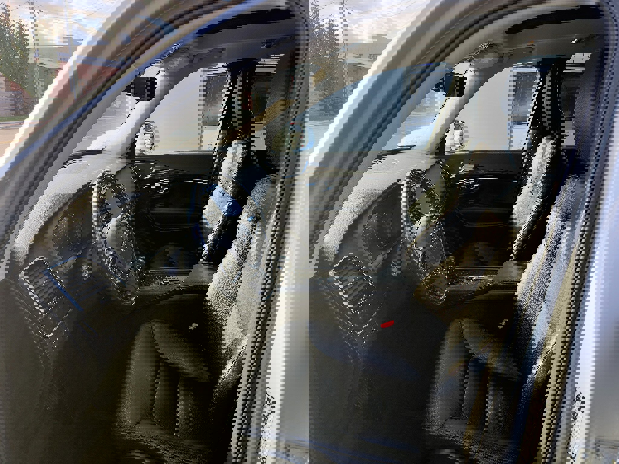 Used 2018 Volvo XC90 T6 Momentum w/ Convenience Package image 14