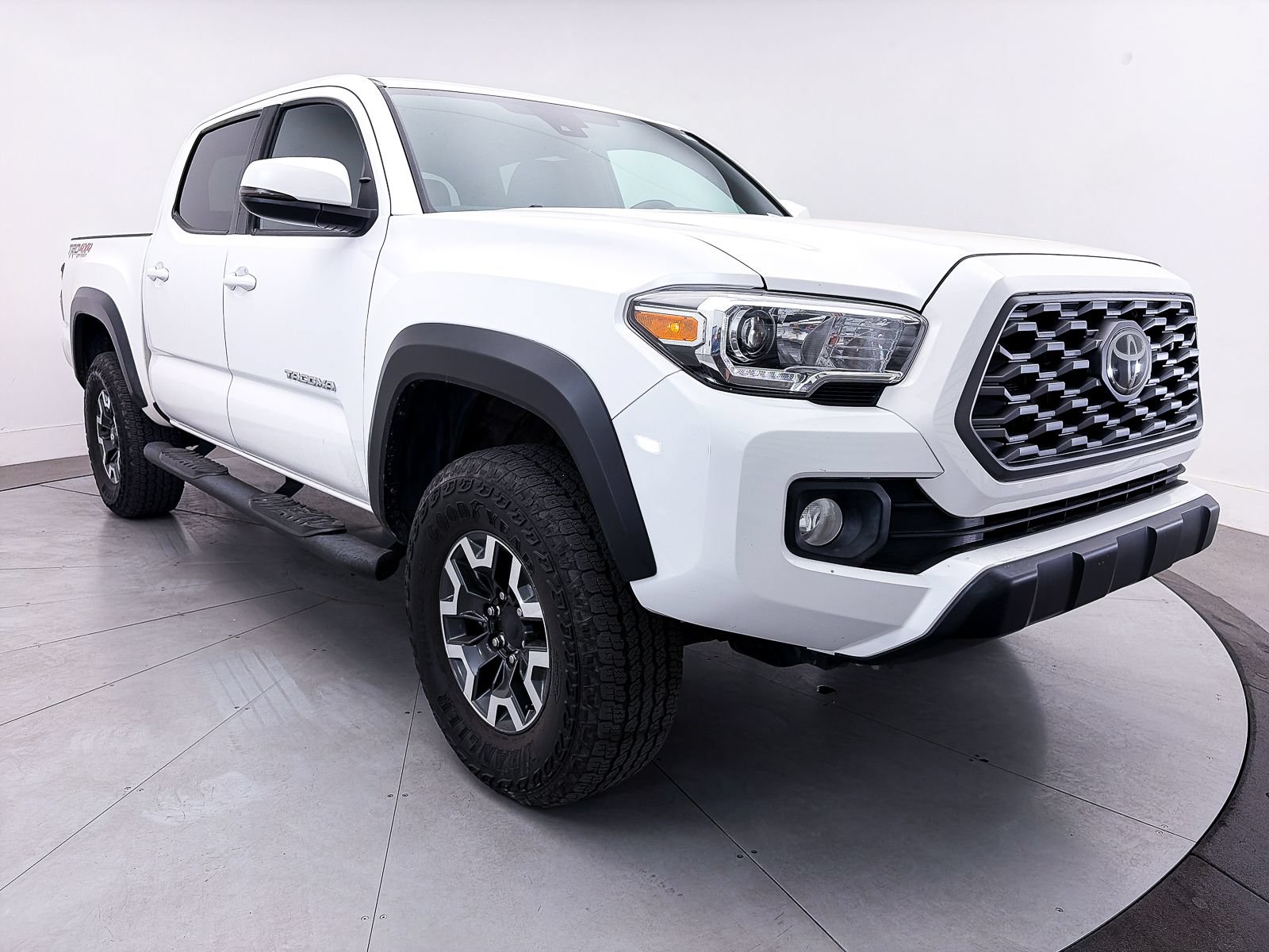 Used 2021 Toyota Tacoma TRD Off-Road w/ Technology Package AWD/4WD image 10