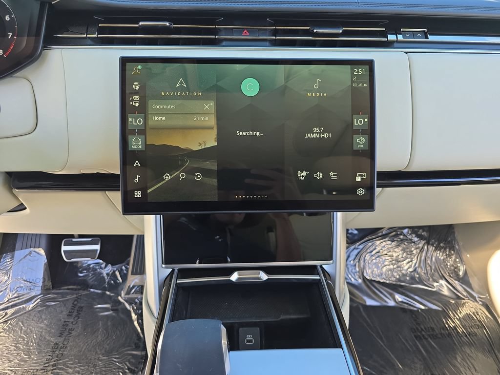 Certified 2024 Land Rover Range Rover SE AWD/4WD image 21