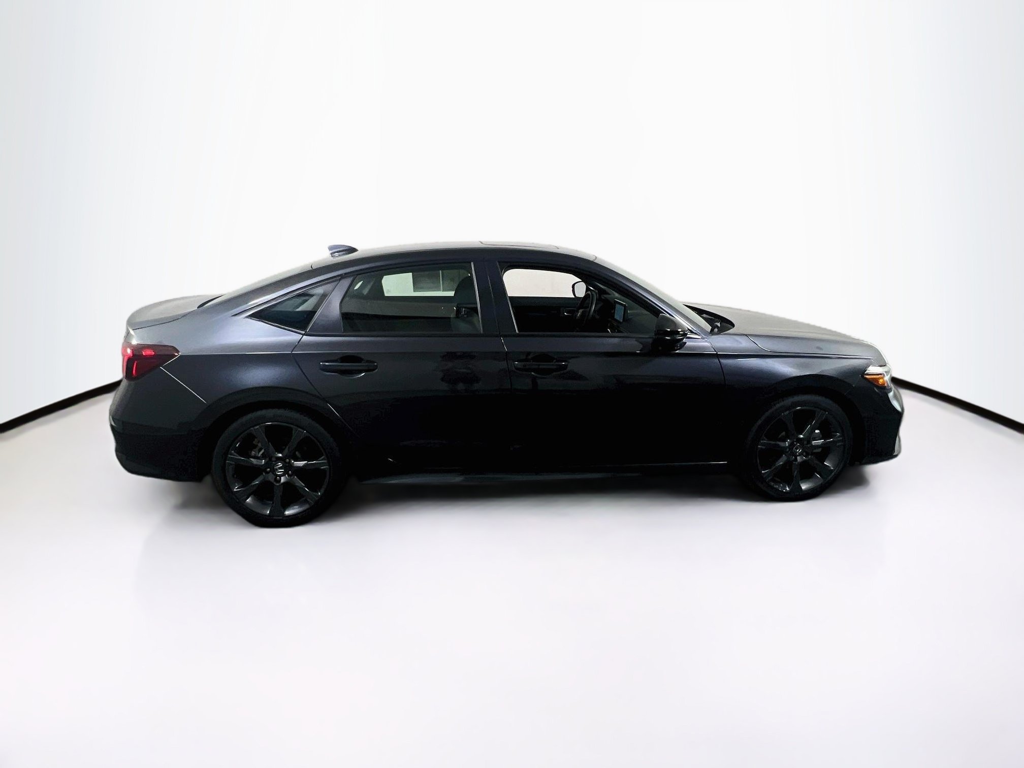 Used 2025 Honda Civic Sport Touring image 4