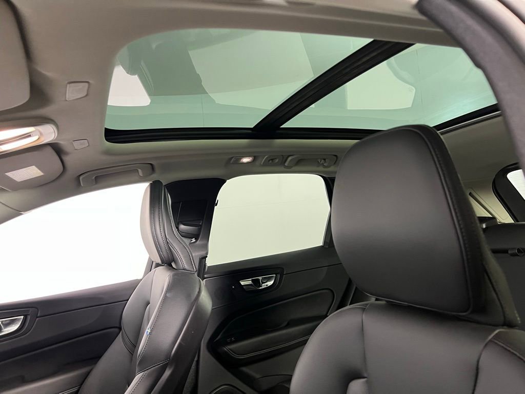 Used 2024 Volvo XC60 B5 Core image 23