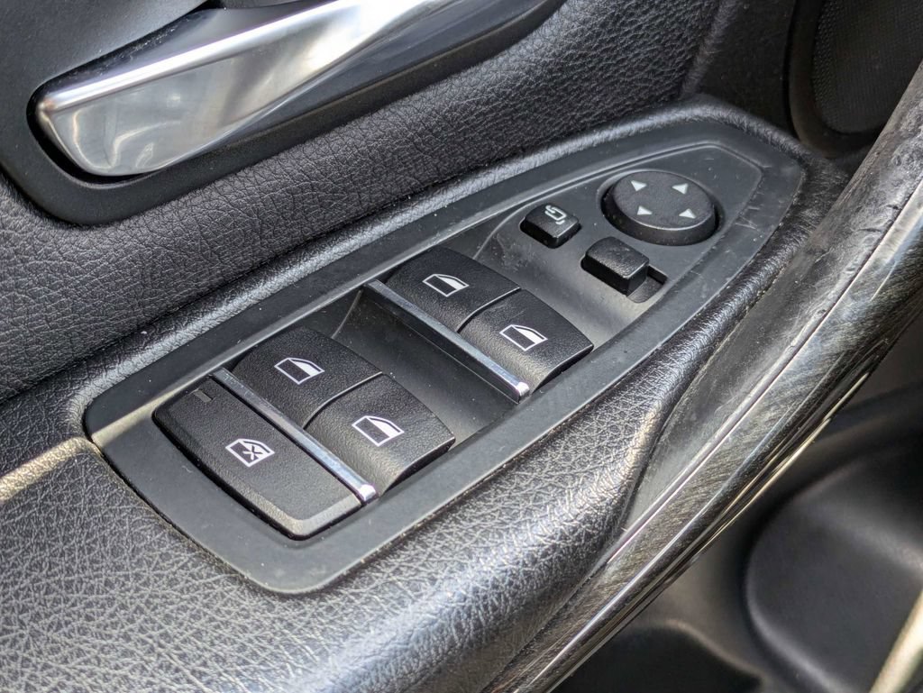 Used 2018 BMW 320i xDrive Sedan AWD/4WD image 32
