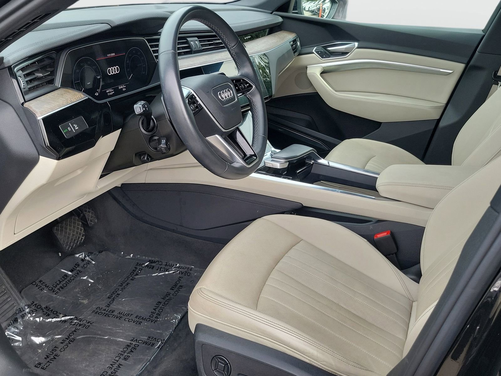 Used 2024 Audi Q8 e-tron Premium Plus w/ Premium Plus Package image 21