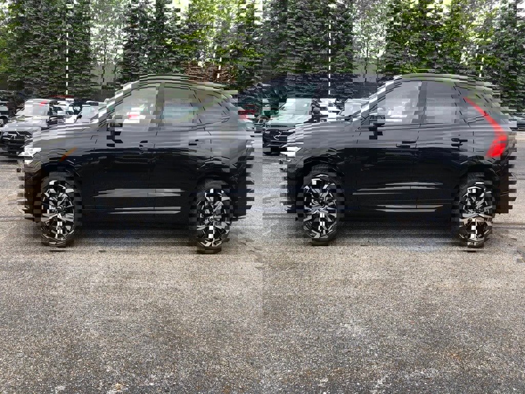 Used 2025 Volvo XC60 B5 Ultra w/ Protection Package Premier image 7