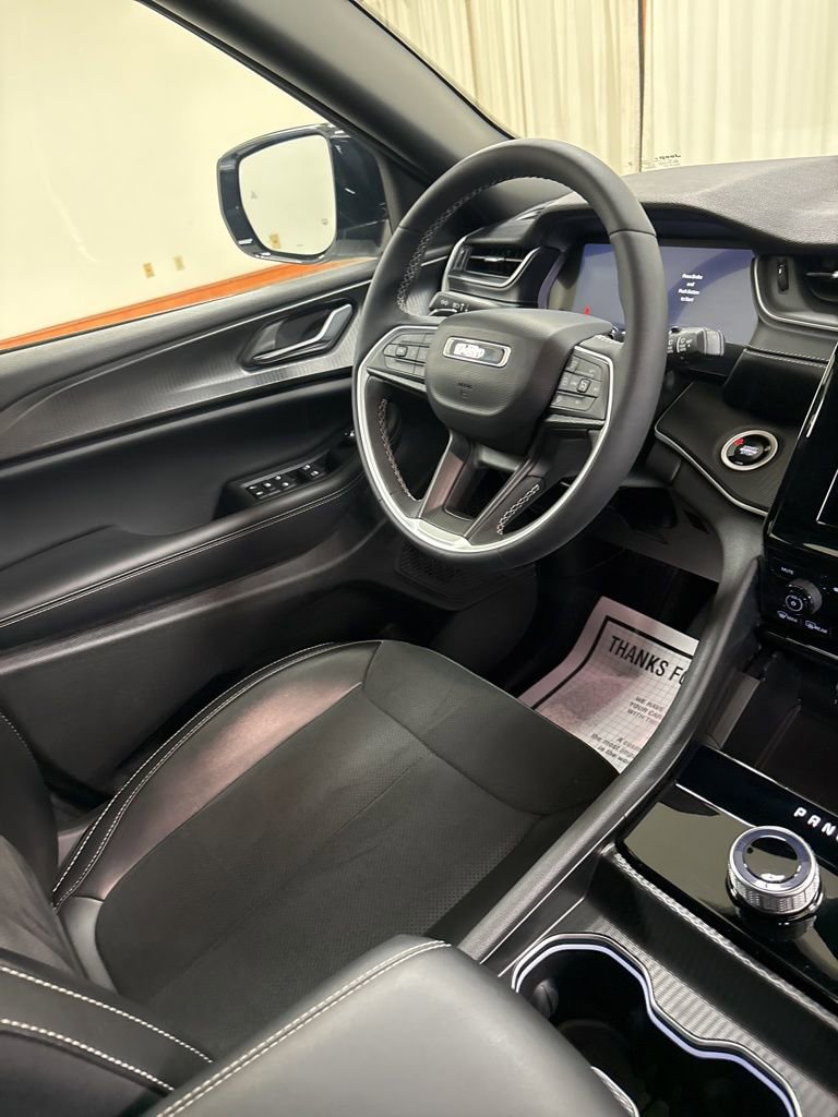 Used 2024 Jeep Grand Cherokee L Laredo image 27