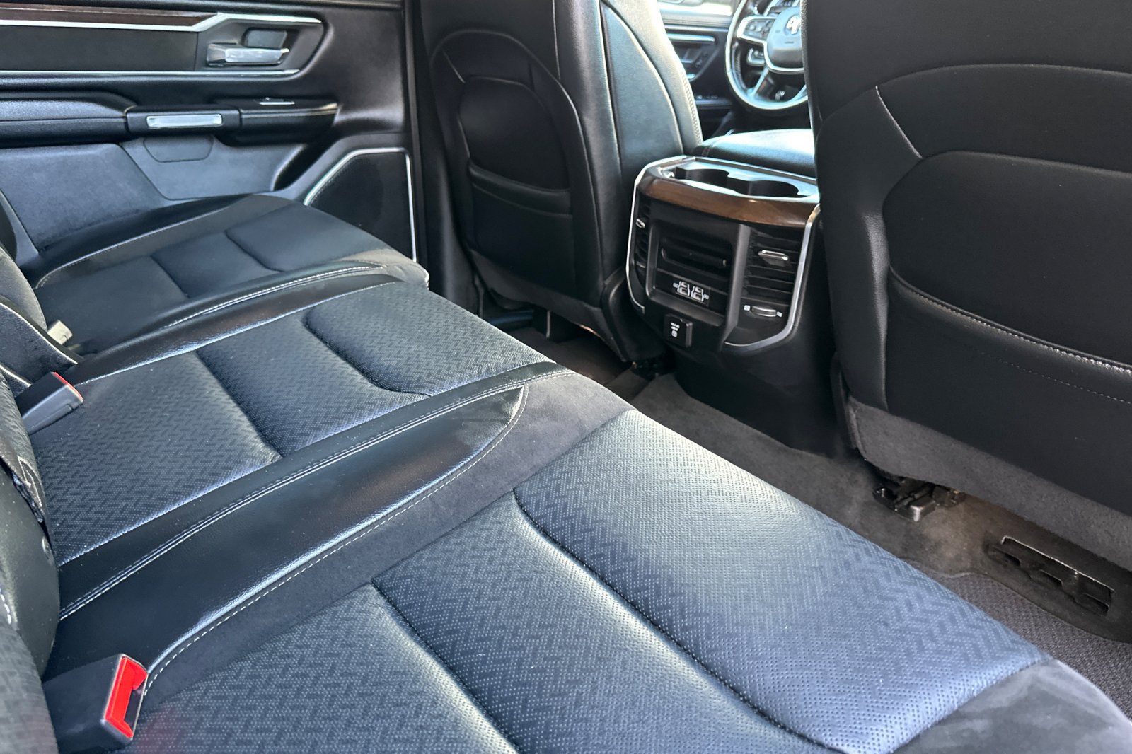 Used 2021 RAM 1500 Laramie AWD/4WD image 17