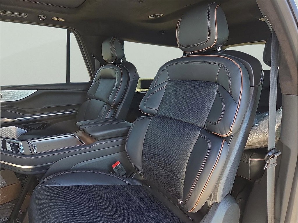 New 2026 Lincoln Navigator L Black Label image 10