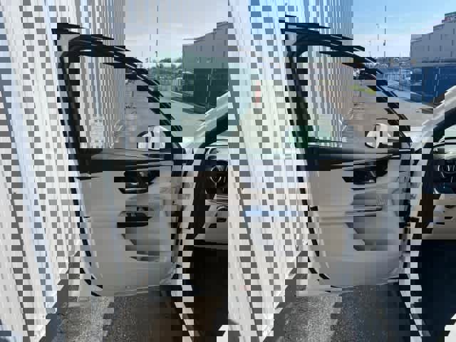 Used 2025 Mercedes-Benz GLC 350e 4MATIC image 14