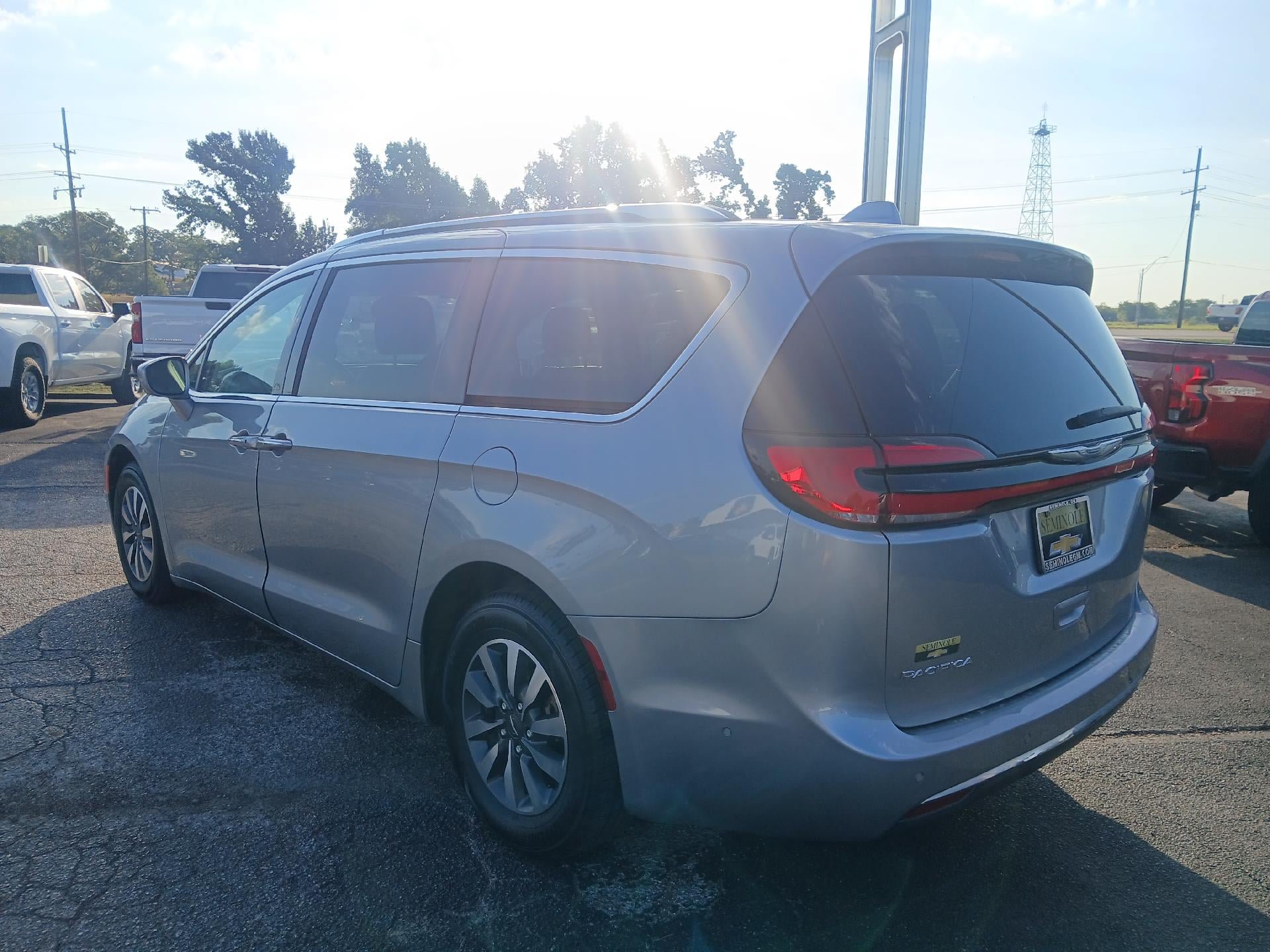 Used 2021 Chrysler Pacifica Touring-L w/ Premium & Safety Sphere Group FWD image 3