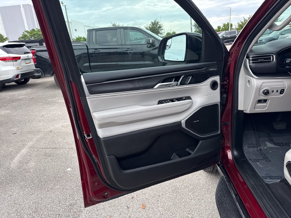 Used 2023 Jeep Wagoneer 2WD w/ Premium Group I image 14