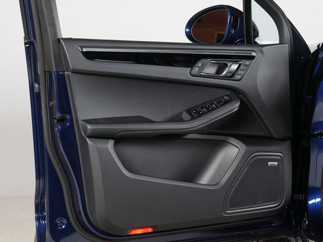 Certified 2026 Porsche Macan AWD/4WD image 29