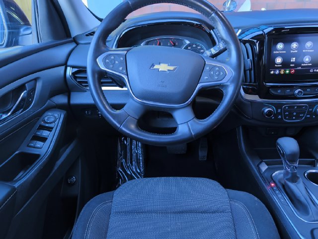 Used 2021 Chevrolet Traverse LT FWD image 2