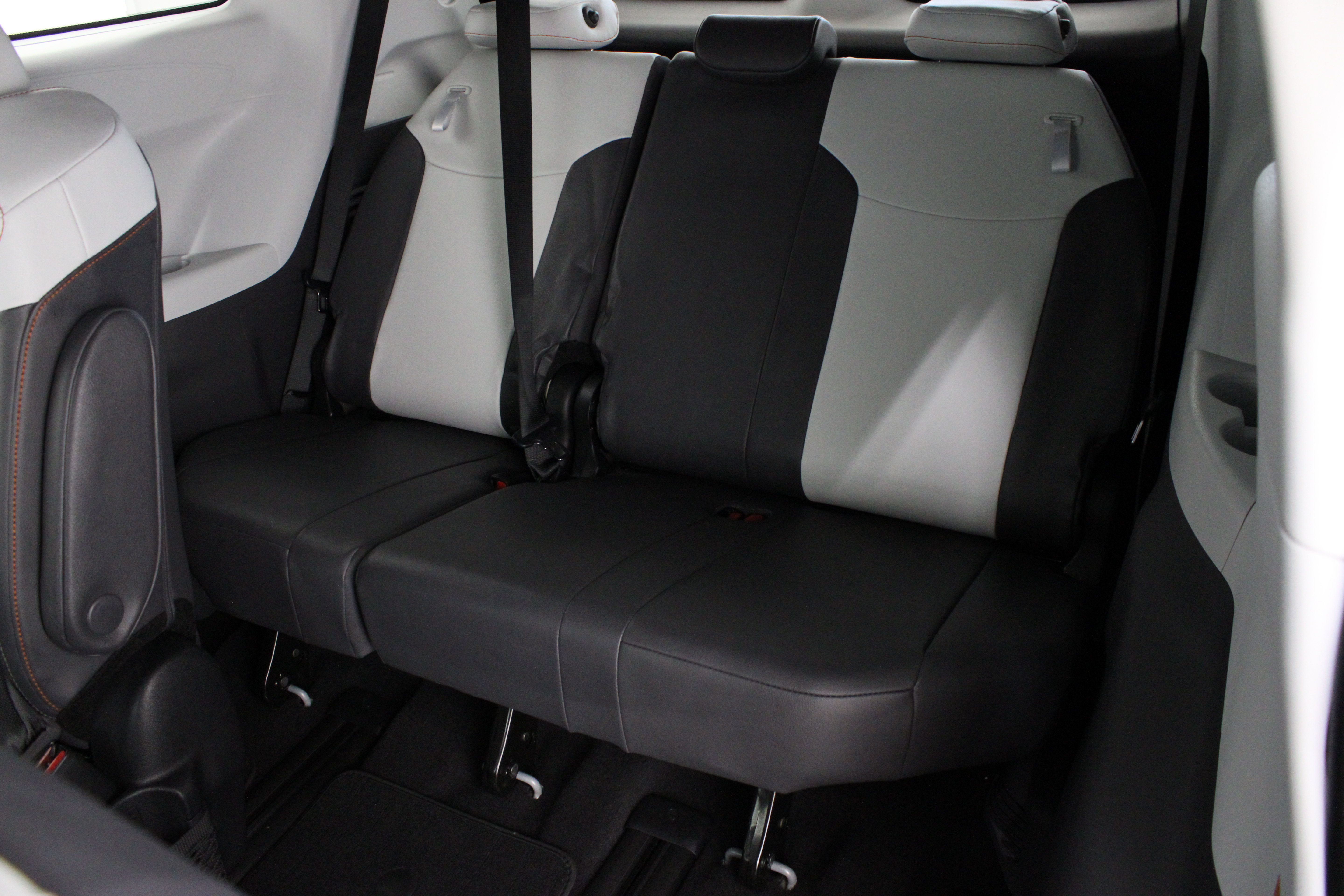 Used 2023 Toyota Sienna XSE w/ XSE Plus Package AWD/4WD image 34