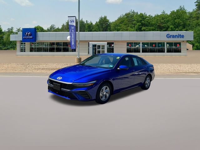 Certified 2024 Hyundai Elantra SE FWD image 2