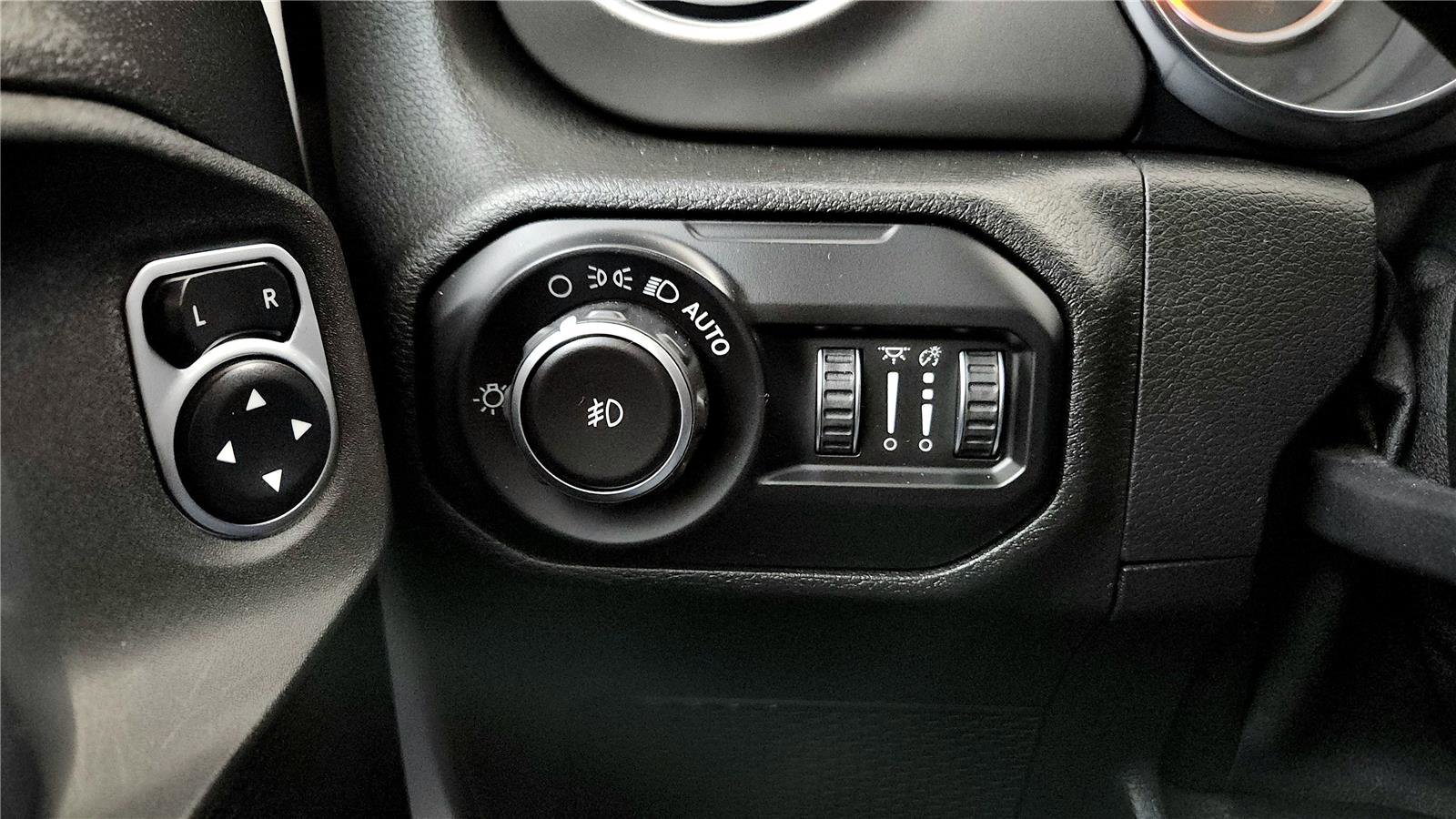 Used 2018 Jeep Wrangler Unlimited Sport S image 30