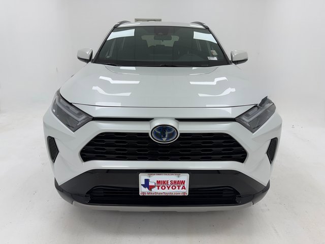 Used 2024 Toyota RAV4 SE image 3