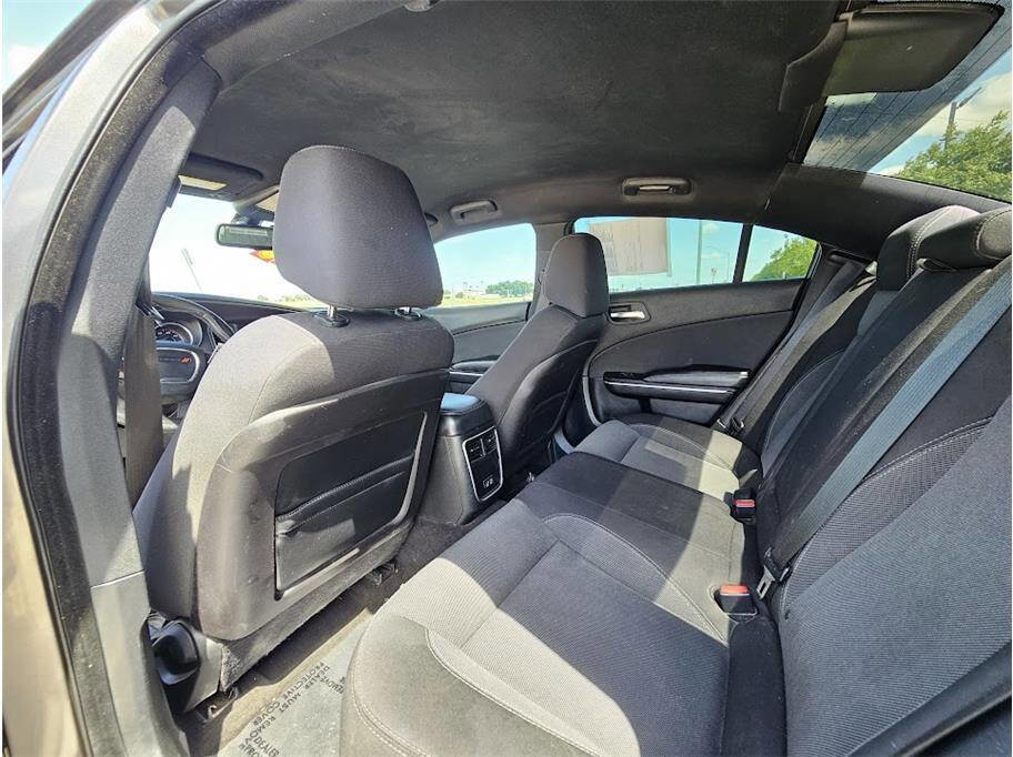 Used 2015 Dodge Charger SE w/ Sport Appearance Group RWD image 11