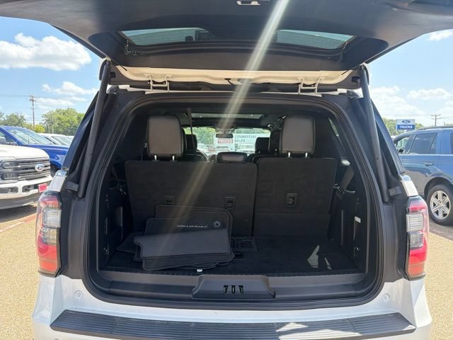Used 2019 Ford Expedition Limited w/ Equipment Group 303A RWD image 15