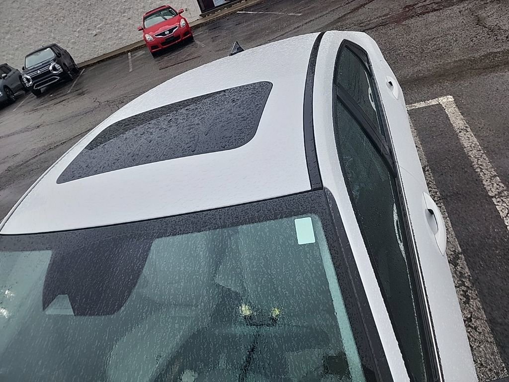 Used 2021 Hyundai Elantra Limited image 3