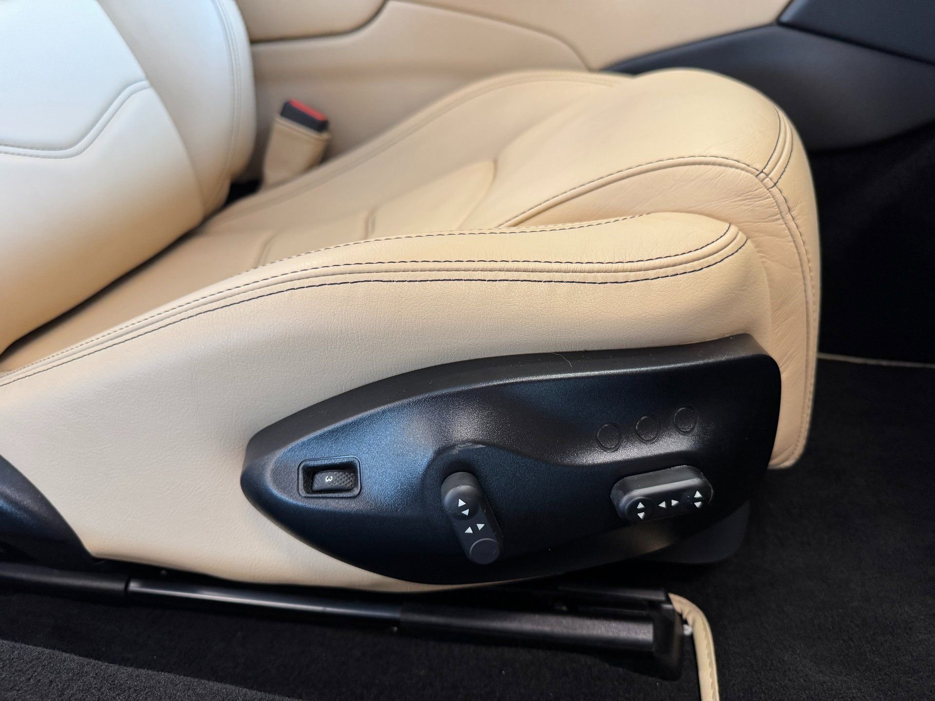 Used 2014 Maserati GranTurismo Convertible image 58