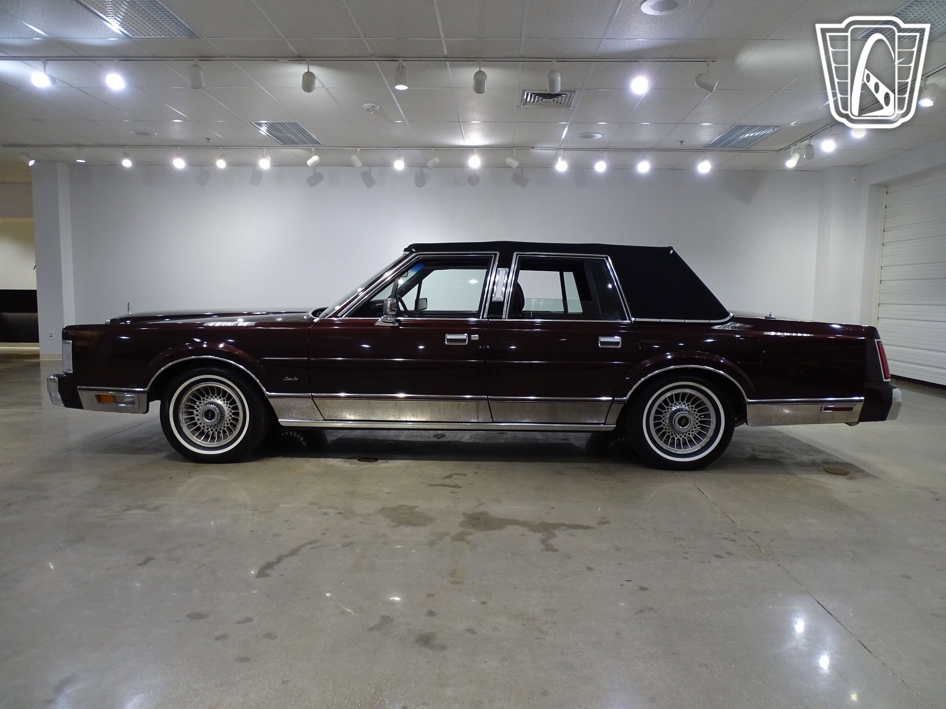 Used 1988 Lincoln Town Car RWD image 6