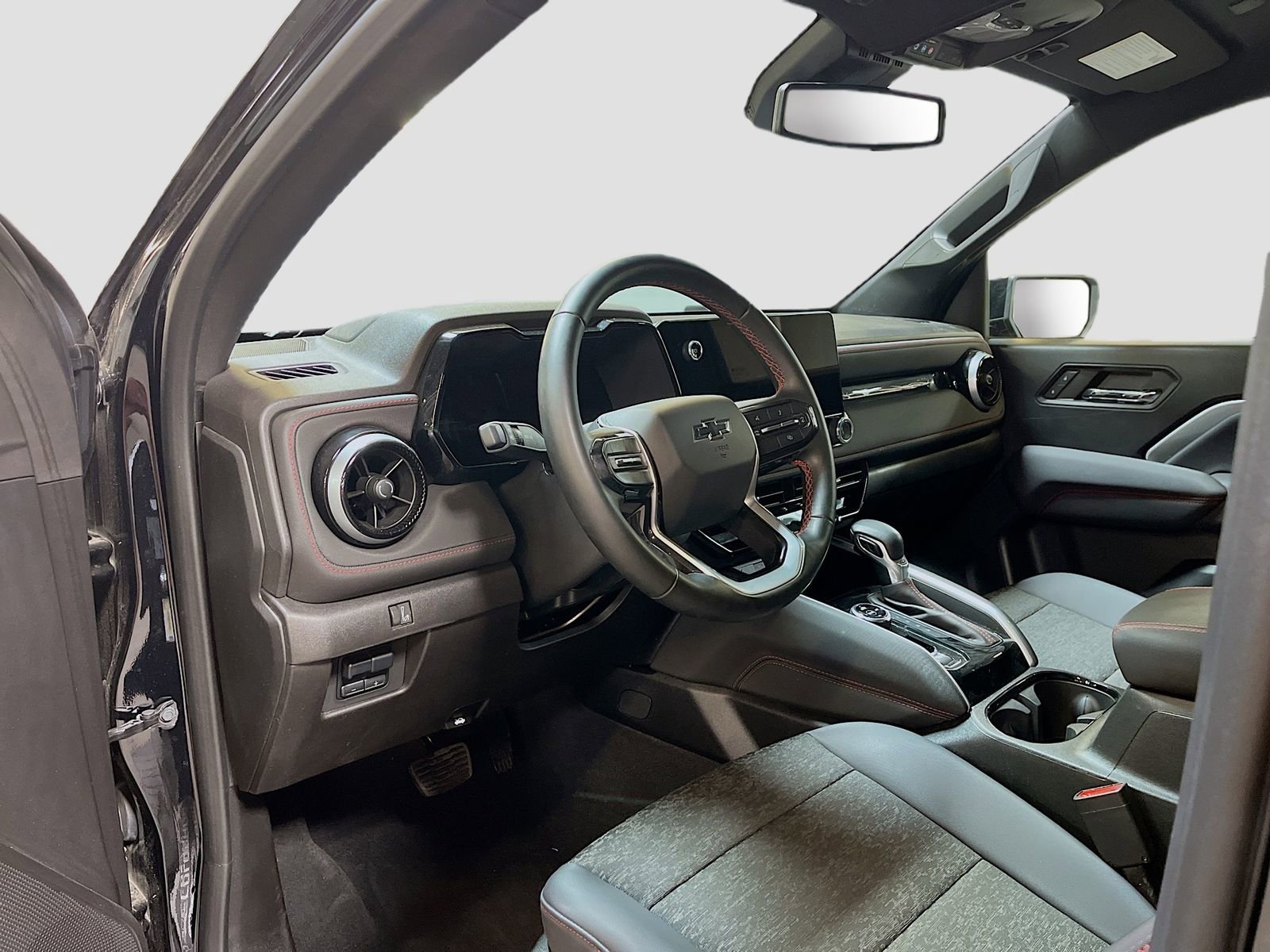Used 2024 Chevrolet Colorado Z71 w/ LPO, Dark Essentials Package AWD/4WD image 9