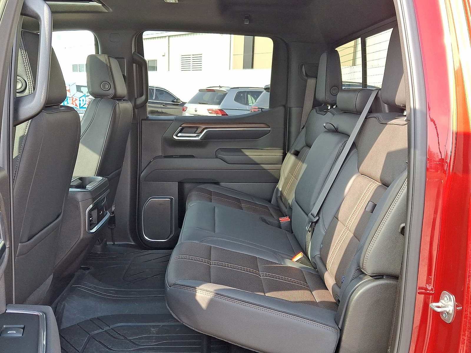 Used 2025 Chevrolet Silverado 1500 High Country image 32