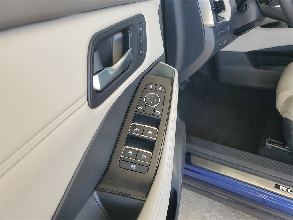 Used 2022 Nissan Rogue SL w/ SL Premium Package image 10