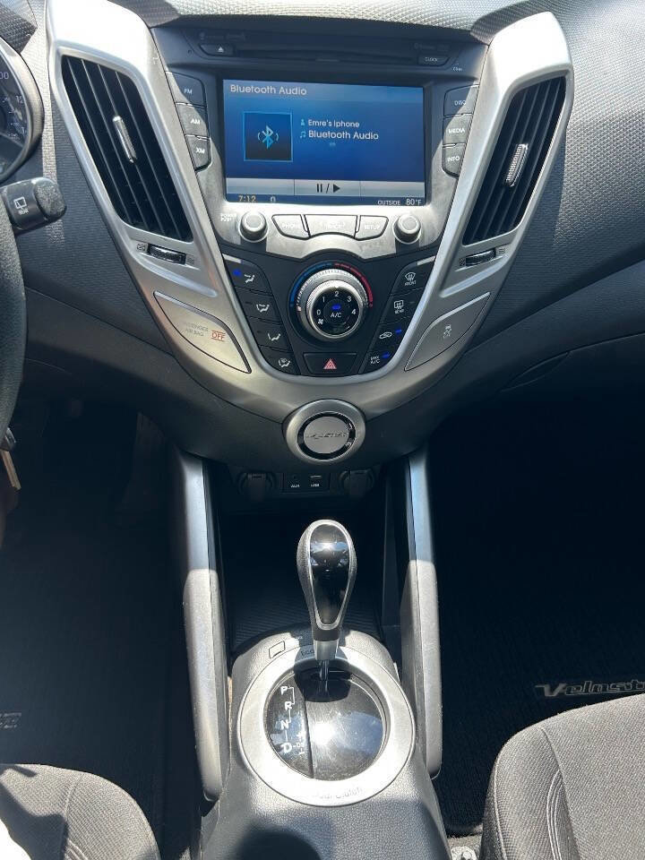 Used 2016 Hyundai Veloster image 14