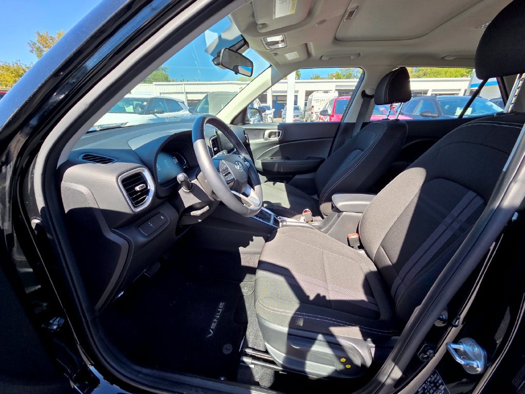Used 2023 Hyundai Venue SEL FWD image 15