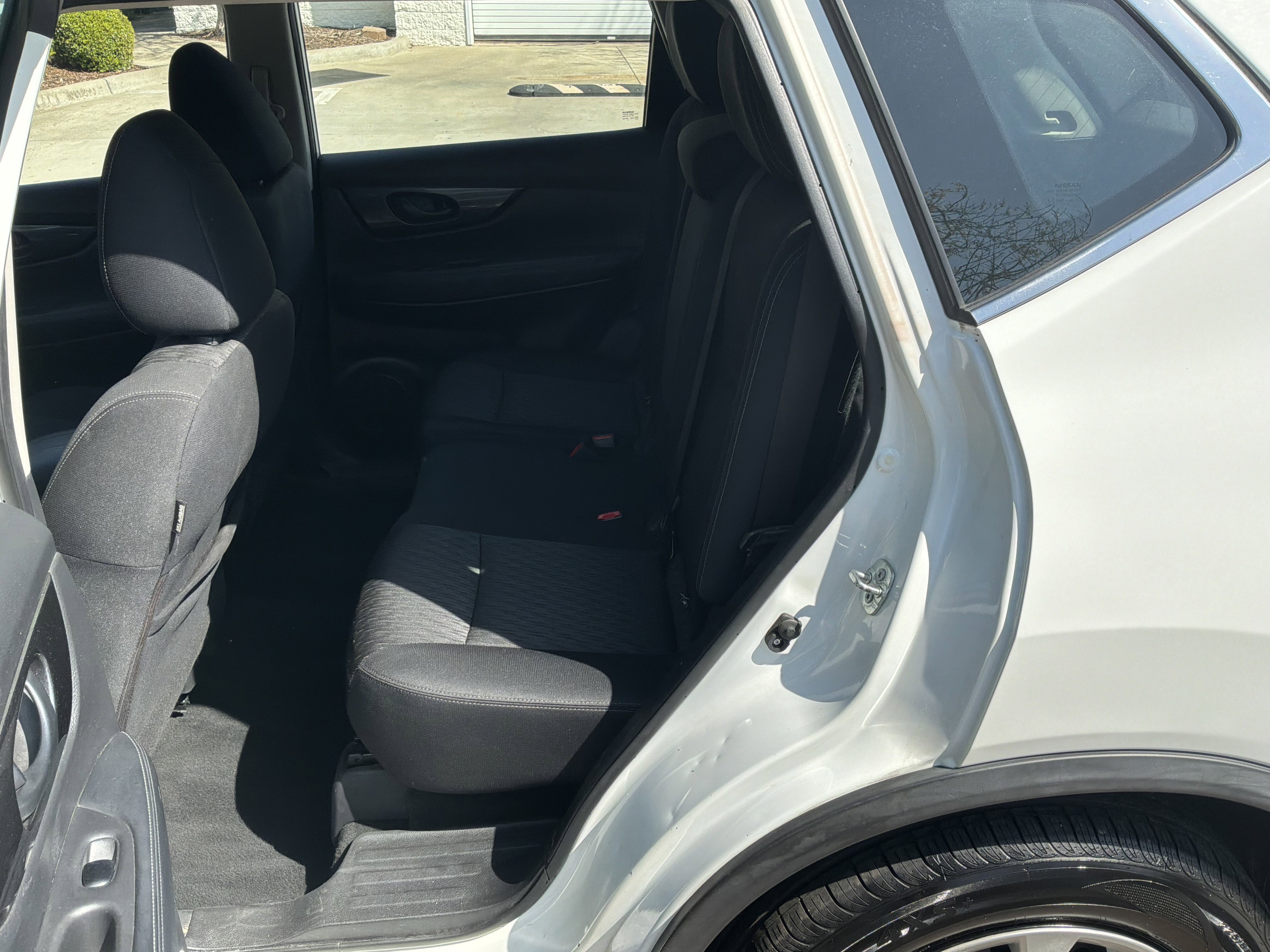Used 2019 Nissan Rogue S image 32