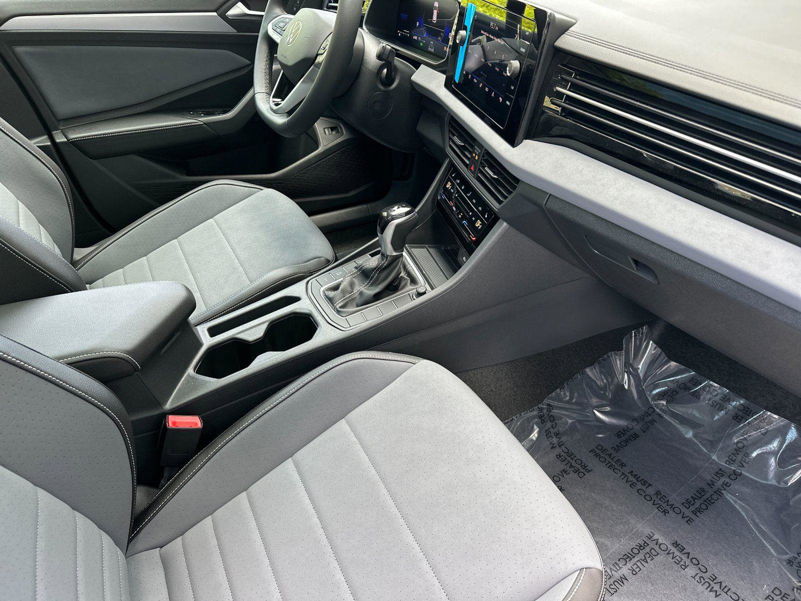 New 2026 Volkswagen Jetta SE FWD image 14