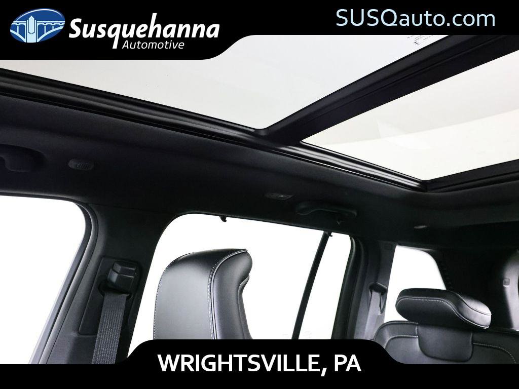 Used 2023 Jeep Grand Cherokee Overland w/ Advanced Protech Group III image 15