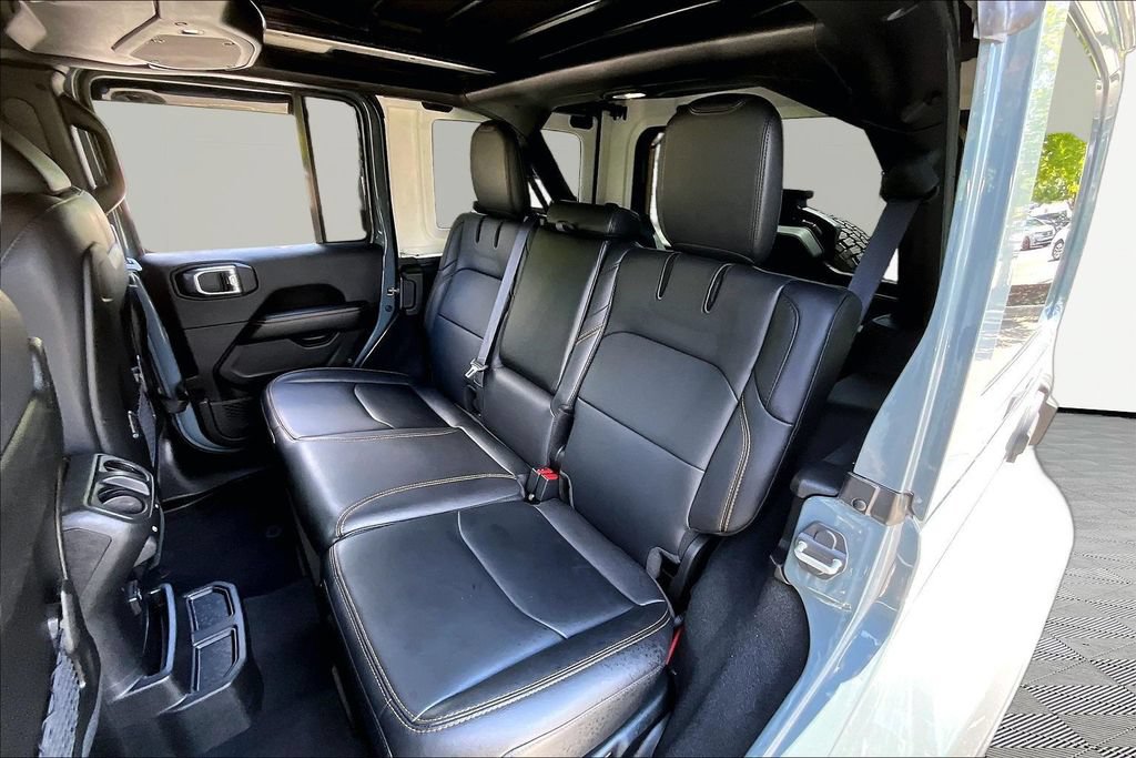 Used 2024 Jeep Wrangler Unlimited Sahara w/ Technology Group AWD/4WD image 16