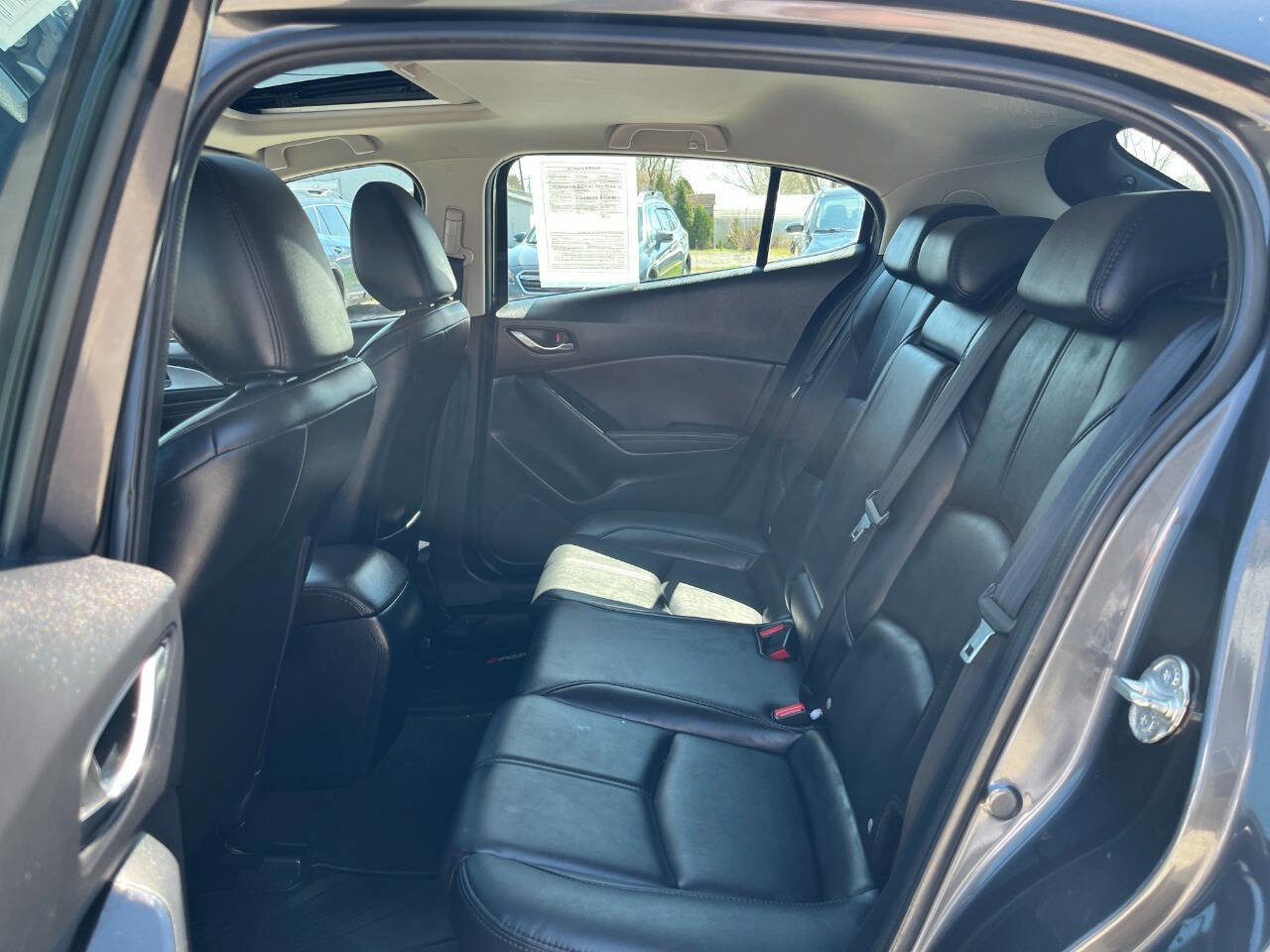 Used 2018 MAZDA MAZDA3 Touring FWD image 17