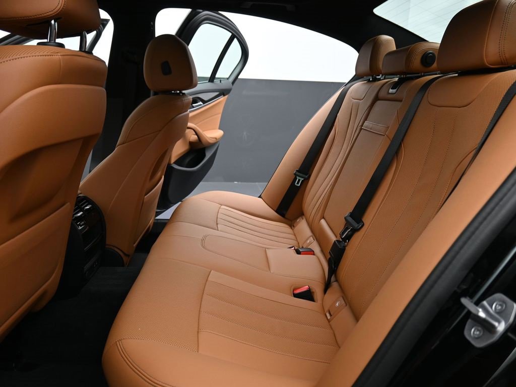 Used 2022 BMW 530i xDrive w/ Convenience Package image 15